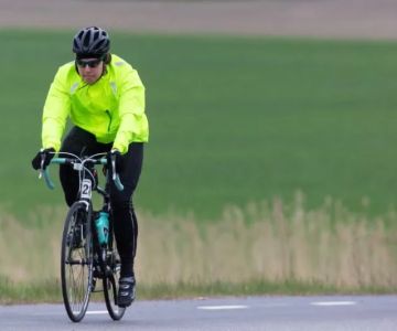 How to Safely Ride in Windy Conditions Without Losing Control