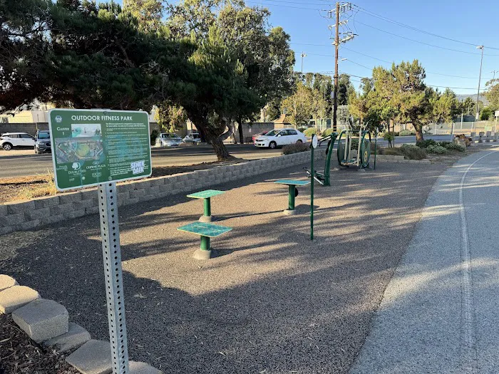 Outdoor Fitness Park Picture 8