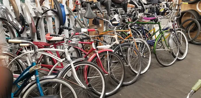 Carls Classic Customs Bike Shop Picture 2