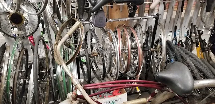 Carls Classic Customs Bike Shop Picture 5