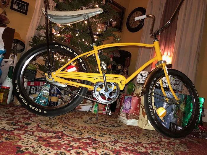 Carls Classic Customs Bike Shop Picture 4