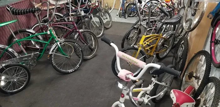 Carls Classic Customs Bike Shop Picture 7
