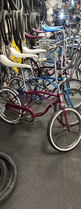 Carls Classic Customs Bike Shop Picture 9