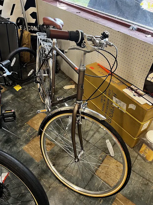 Broken Spoke Bike Shop Picture 4