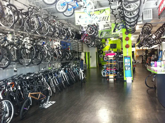 B3 Bicycles - Giant Howell Picture 2