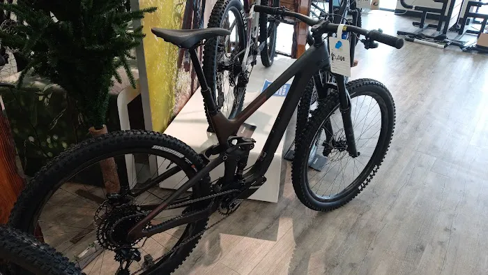 B3 Bicycles - Giant Howell Picture 5