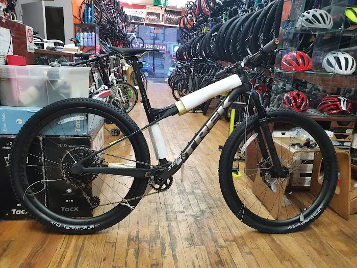 Verrazano Bicycle Shop Picture 6