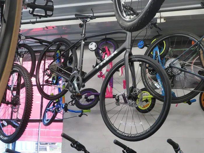 Merv's Bike Shop Picture 7