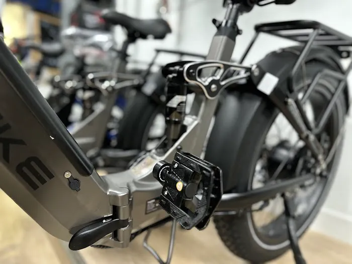 UC Ebikes - bikes, scooters, mopeds Picture 3