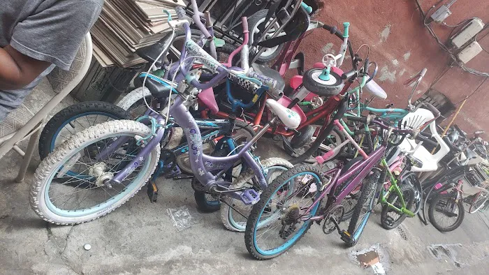 Foreign Fix Backyard Bike Repair Shop Picture 2