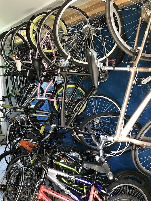 Foreign Fix Backyard Bike Repair Shop Picture 4