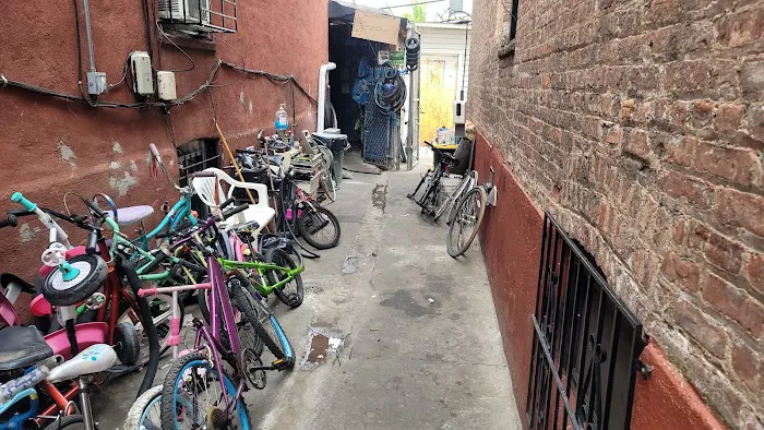 Foreign Fix Backyard Bike Repair Shop Picture 6