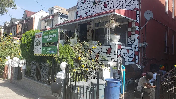 Foreign Fix Backyard Bike Repair Shop Picture 1