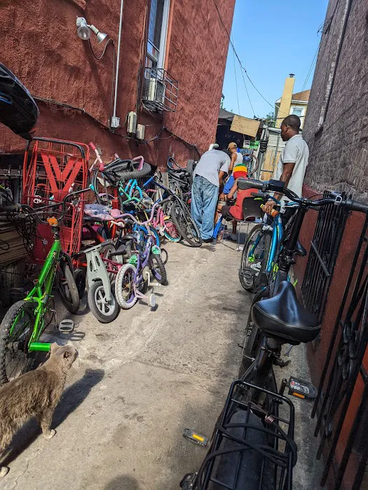 Foreign Fix Backyard Bike Repair Shop Picture 9