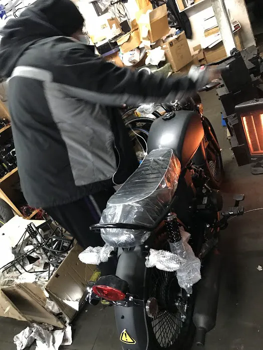 FLY WING E-BIKE on Brooklyn Grand Street Picture 1