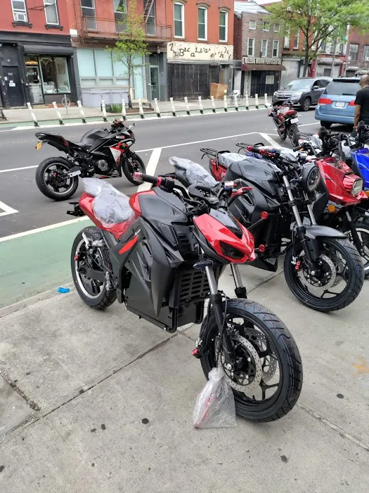 FLY WING E-BIKE on Brooklyn Grand Street Picture 5