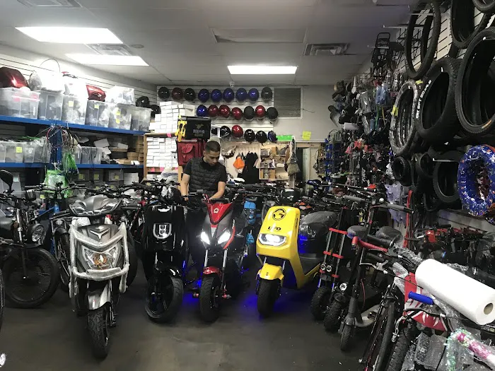 FLY WING E-BIKE on Brooklyn Grand Street Picture 4