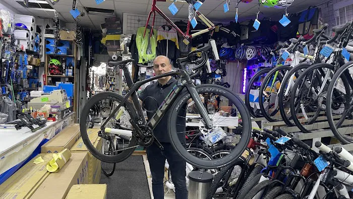 Cigi Bicycle Shop Picture 4