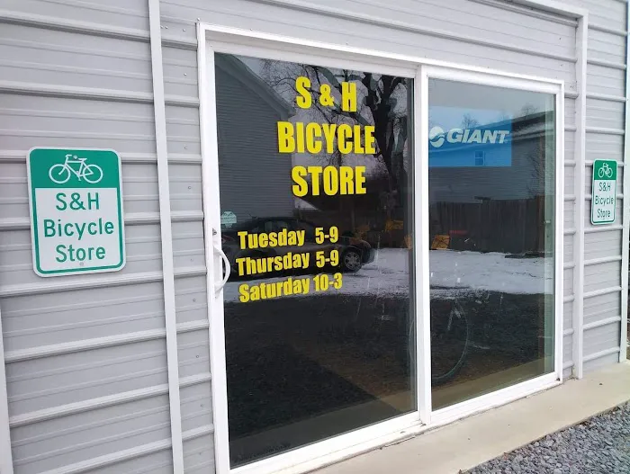 S&H bicycle store. Picture 2