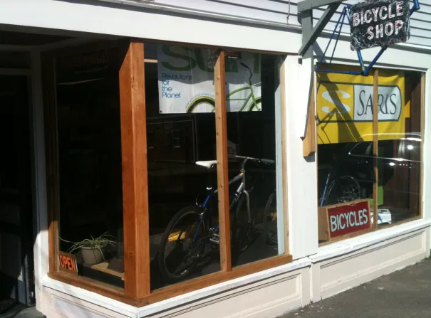 Green Light Bicycle Shop Picture 8