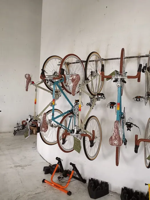 Red Star Bicycles Deep Ellum TX. Picture 6