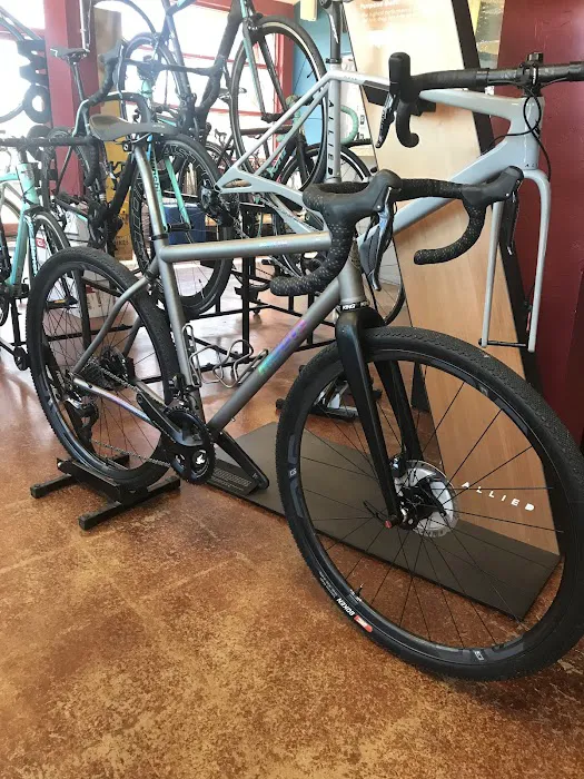 Mad Duck Cycling Shop Picture 6