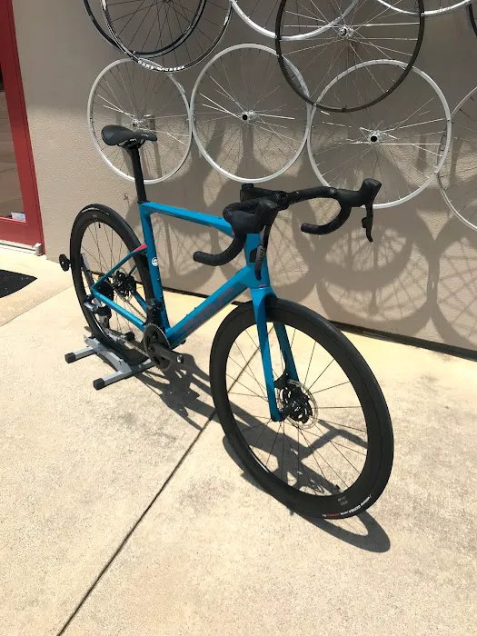 Mad Duck Cycling Shop Picture 7