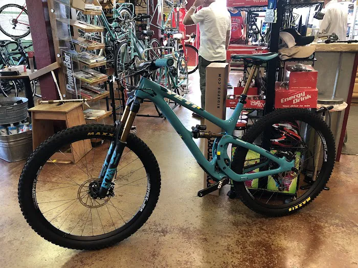 Mad Duck Cycling Shop Picture 9