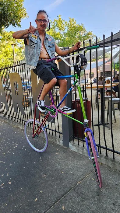 Grizz Alley Bike Shope Picture 8