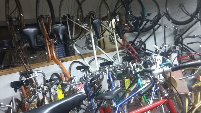 Roberts Cycle Bike Shop Picture 4