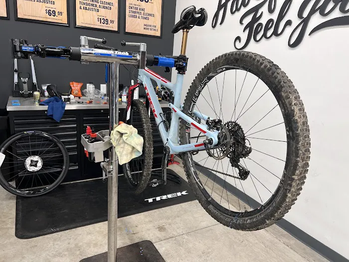 Trek Bicycle Granger Picture 1