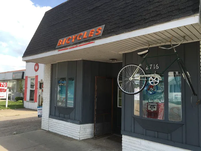The Avenue Bicycle Station Picture 3
