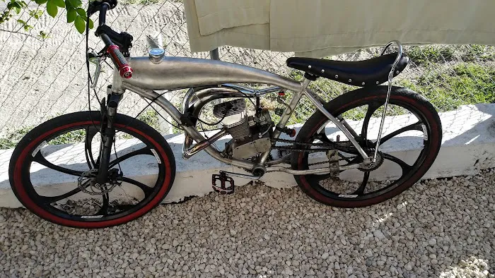 Street Runnerz Custom Bike Shop Picture 2