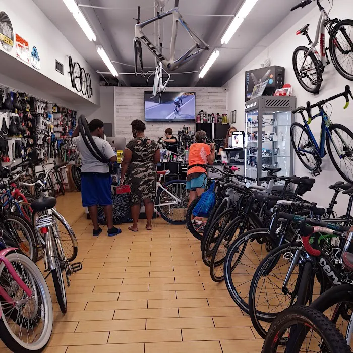 BY CYCLE - Bike Shop Picture 2