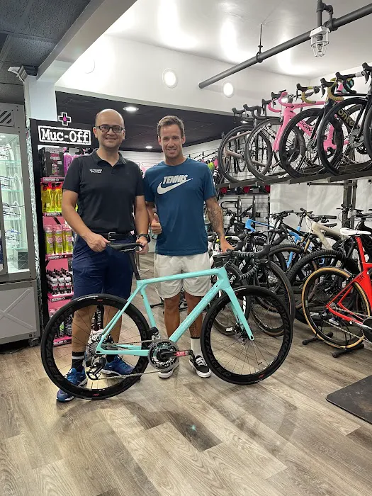 LC TRI SHOP BOUTIQUE Picture 7