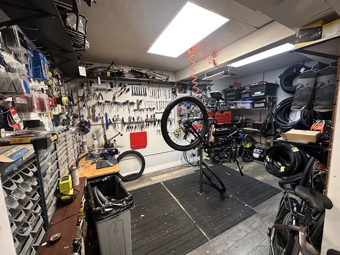 Bikes Plus Jensen Beach MOVED TO 879 NE Jensen Beach Blvd Picture 7