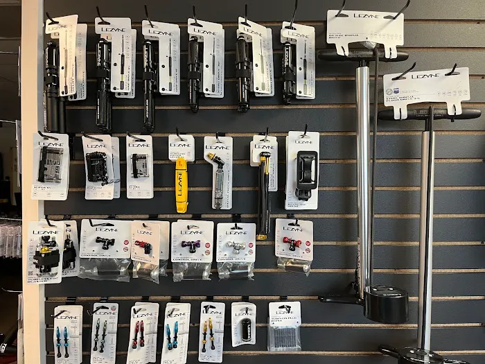 Maklin Bike Shop Picture 3