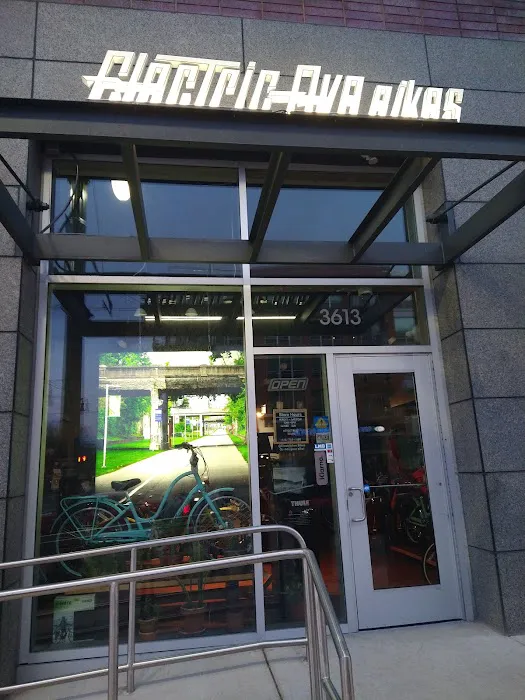 Trek Bicycle Detroit Midtown Picture 2
