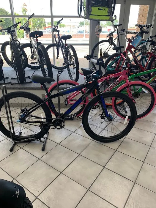 Roll Models Bike Shop Picture 6