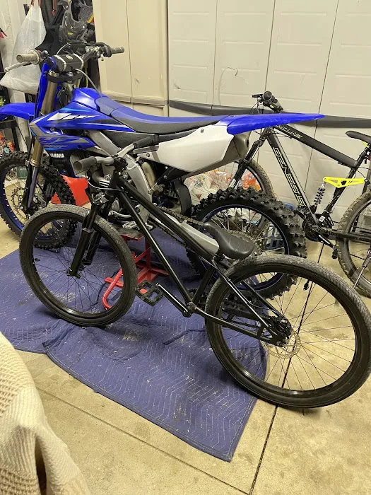 Roll Models Bike Shop Picture 10