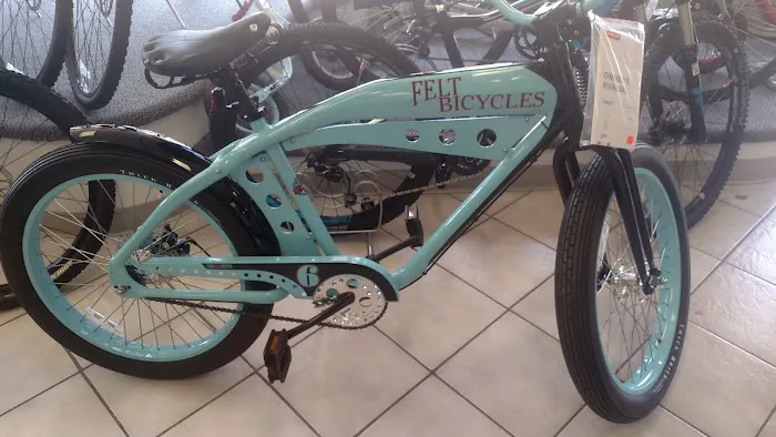Roll Models Bike Shop Picture 8