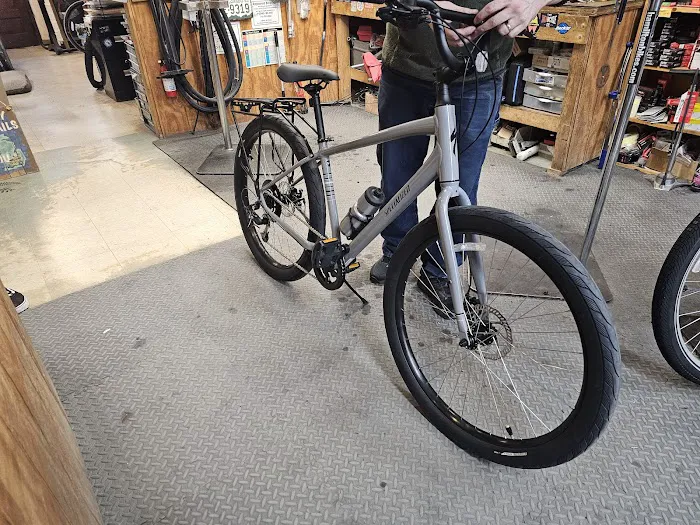 Hamilton Bicycles & Outfitters Picture 10