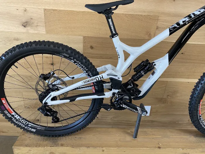 COMMENCAL USA - Golden, CO Picture 9