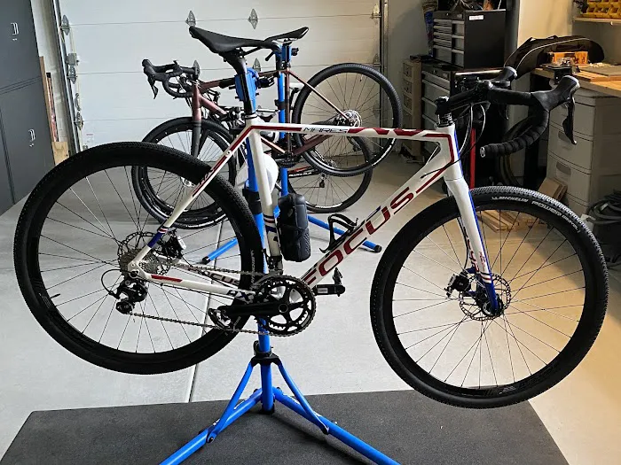 HAWES HOUSE Bike Shop Picture 2
