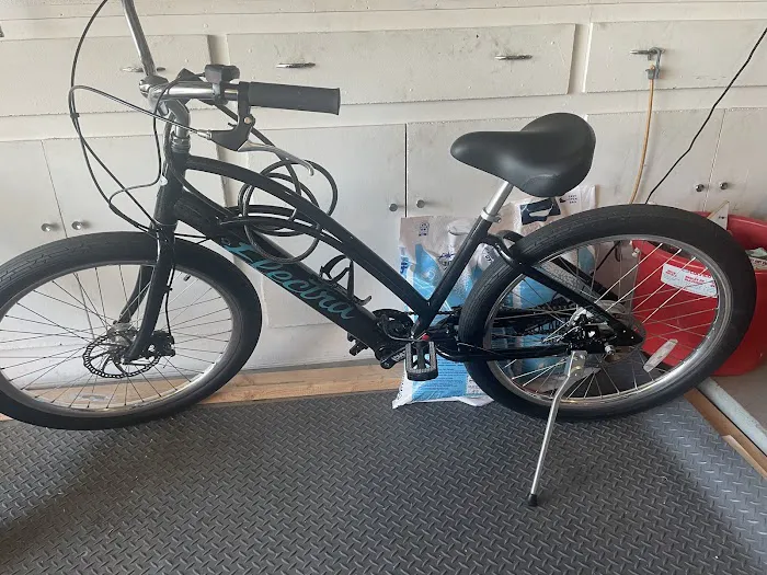 HAWES HOUSE Bike Shop Picture 6