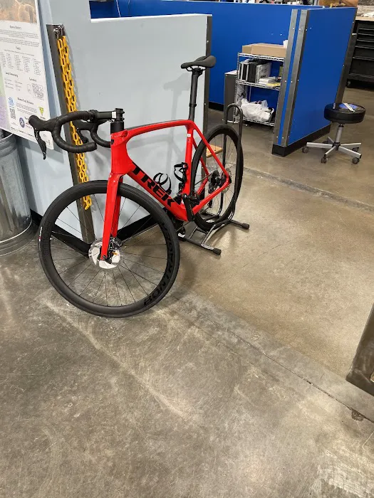 HAWES HOUSE Bike Shop Picture 9