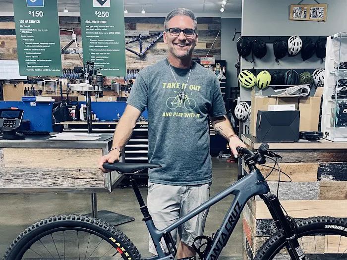 HAWES HOUSE Bike Shop Picture 7