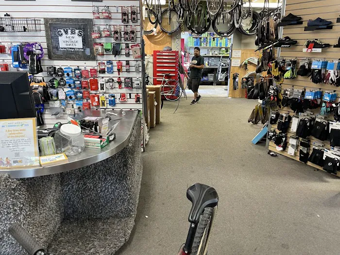 Cardinal Bike Shop Picture 4