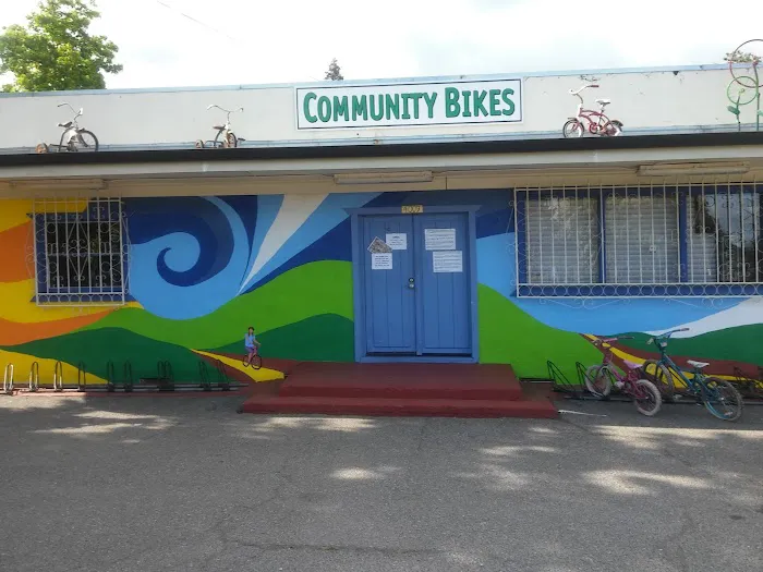 Community Bikes Picture 10