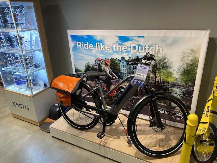 Mike's Bikes of San Francisco Picture 4